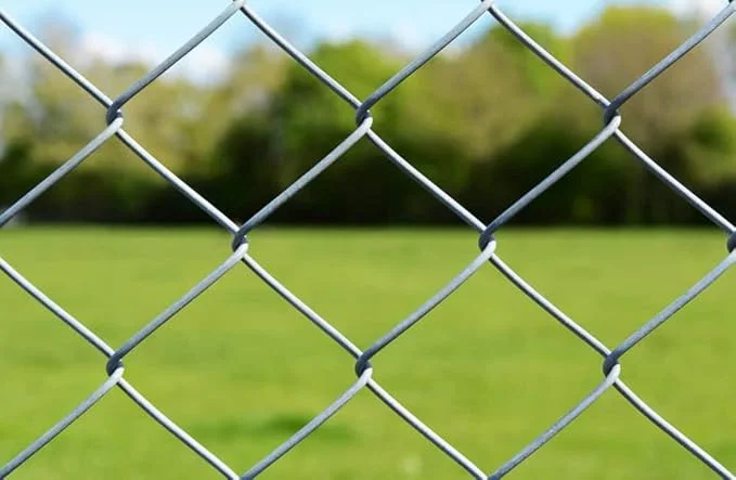 Fencing Chain Link Net For Fencing Mesh D Fence Wire Height 5 Ft Bundle Length: 50 Ft Diameter:2.6 Mm Size 4X4 Inches Ideal For Fencing (12 Gauge Wire)