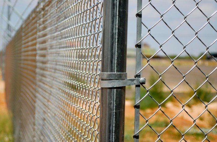 Tata Wiron Wires Fencing Chain Link Net For Fencing Mesh D Fence Wire Height 6 Feet Bundle Length: 50 Feet Diameter: 2.6 MM Size 3''X3'' Inches Ideal For Fencing(12 Gauge Wire)