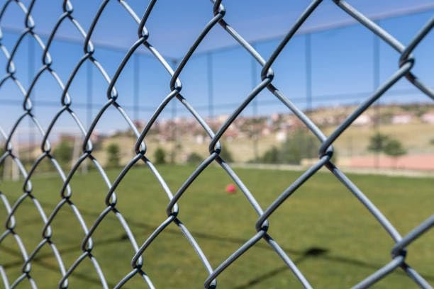 MICON Wires Fencing Chain Link net for Fencing mesh D Fence Wire Height 5 FEET Bundle Length: 50 FEET Diameter: 3.25 MM Size 4x4 inches Ideal for Fencing(10 Gauge Wire),Silver Grey